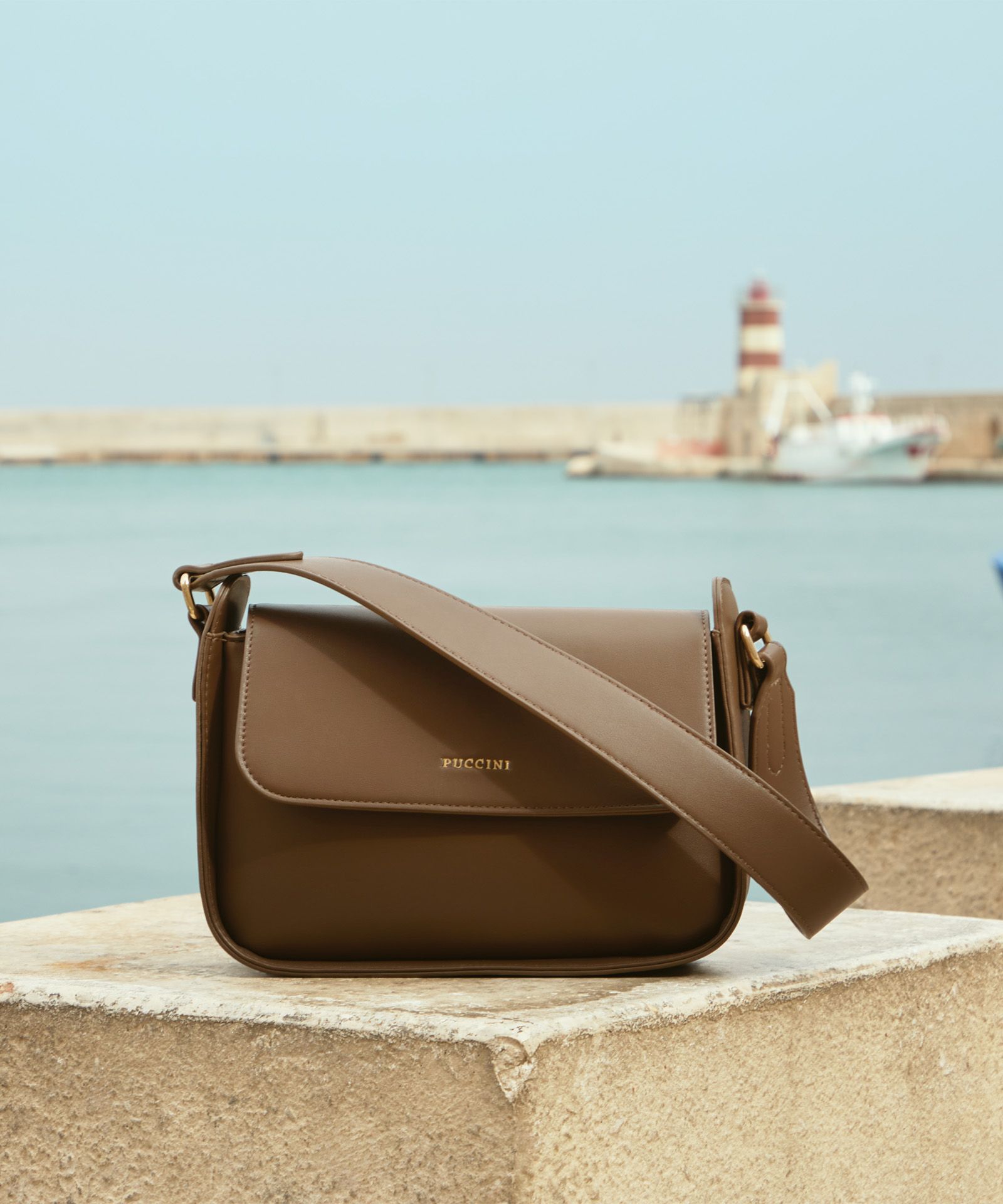 Жіноча сумка на каркасі коричнева