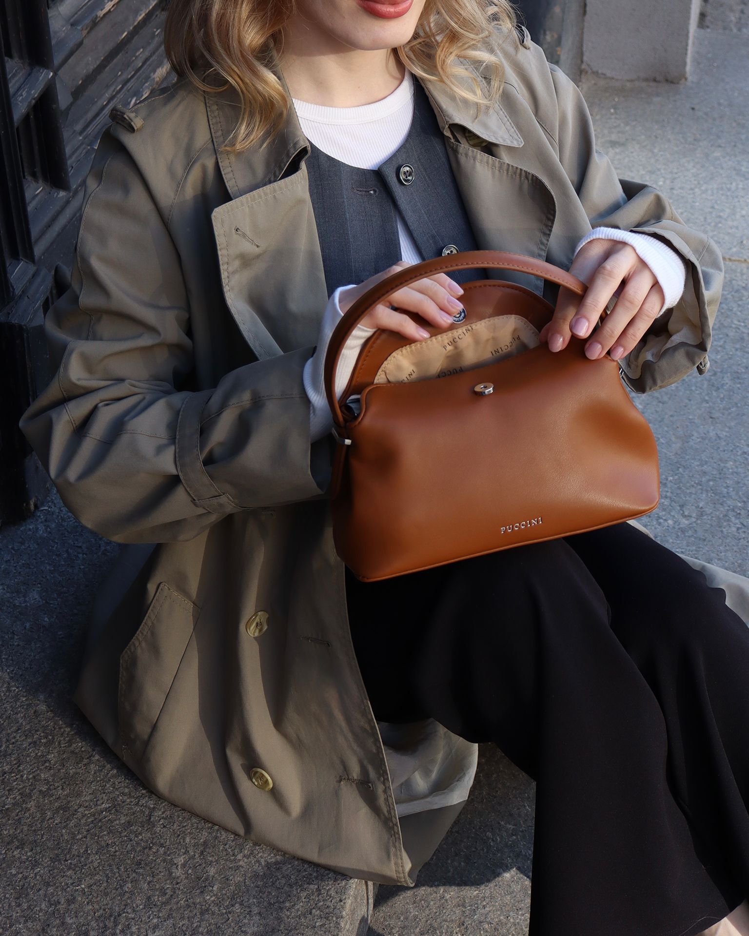 Жіноча сумка-куфар маленька коричнева