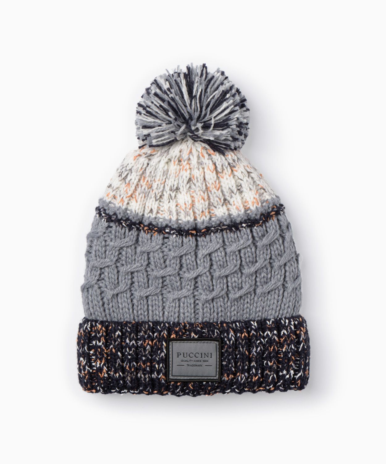  Шапка з помпоном з плетінням у клітинку сіра