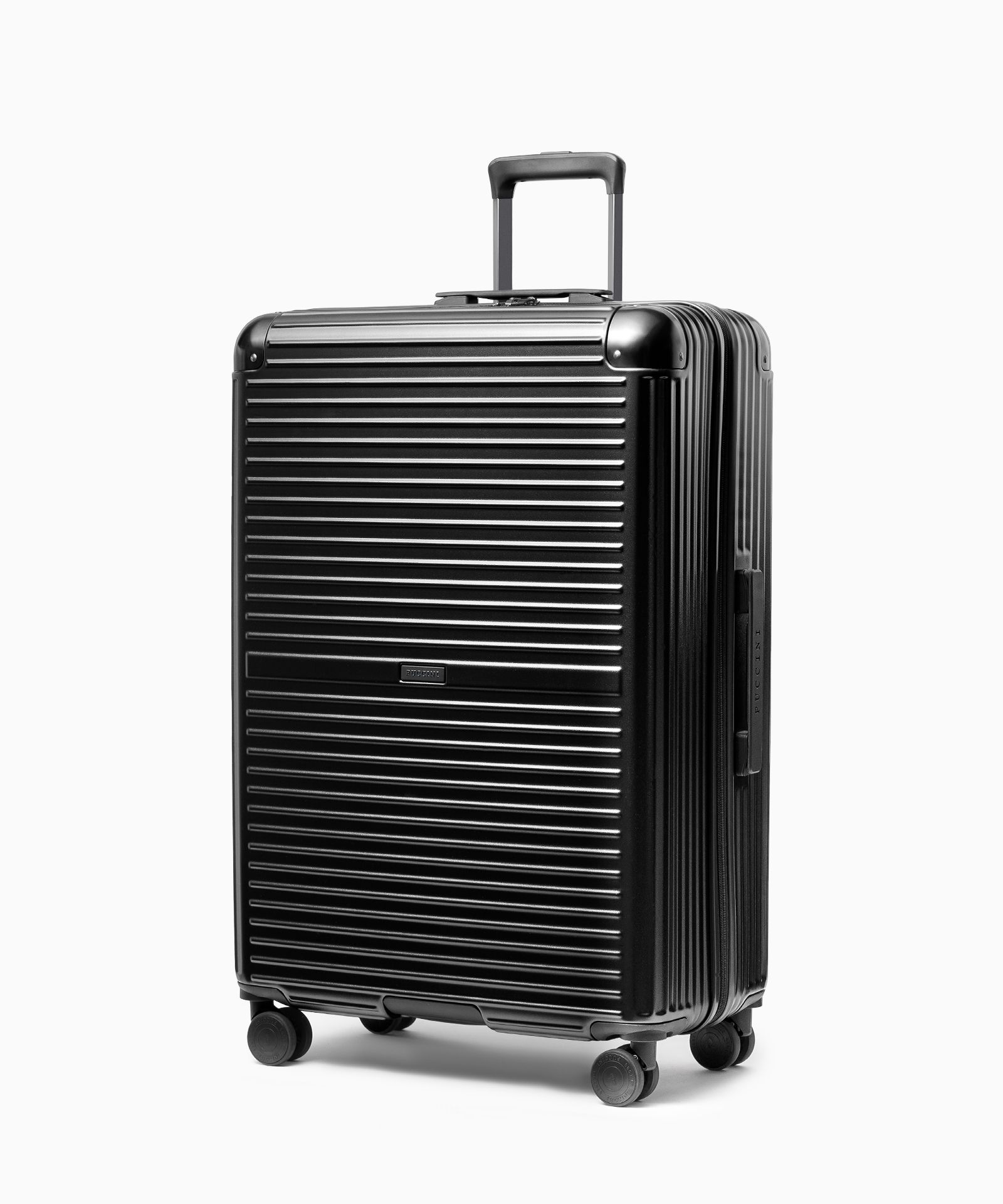 Велика валіза на колесах з алюмінієвими куточками чорна