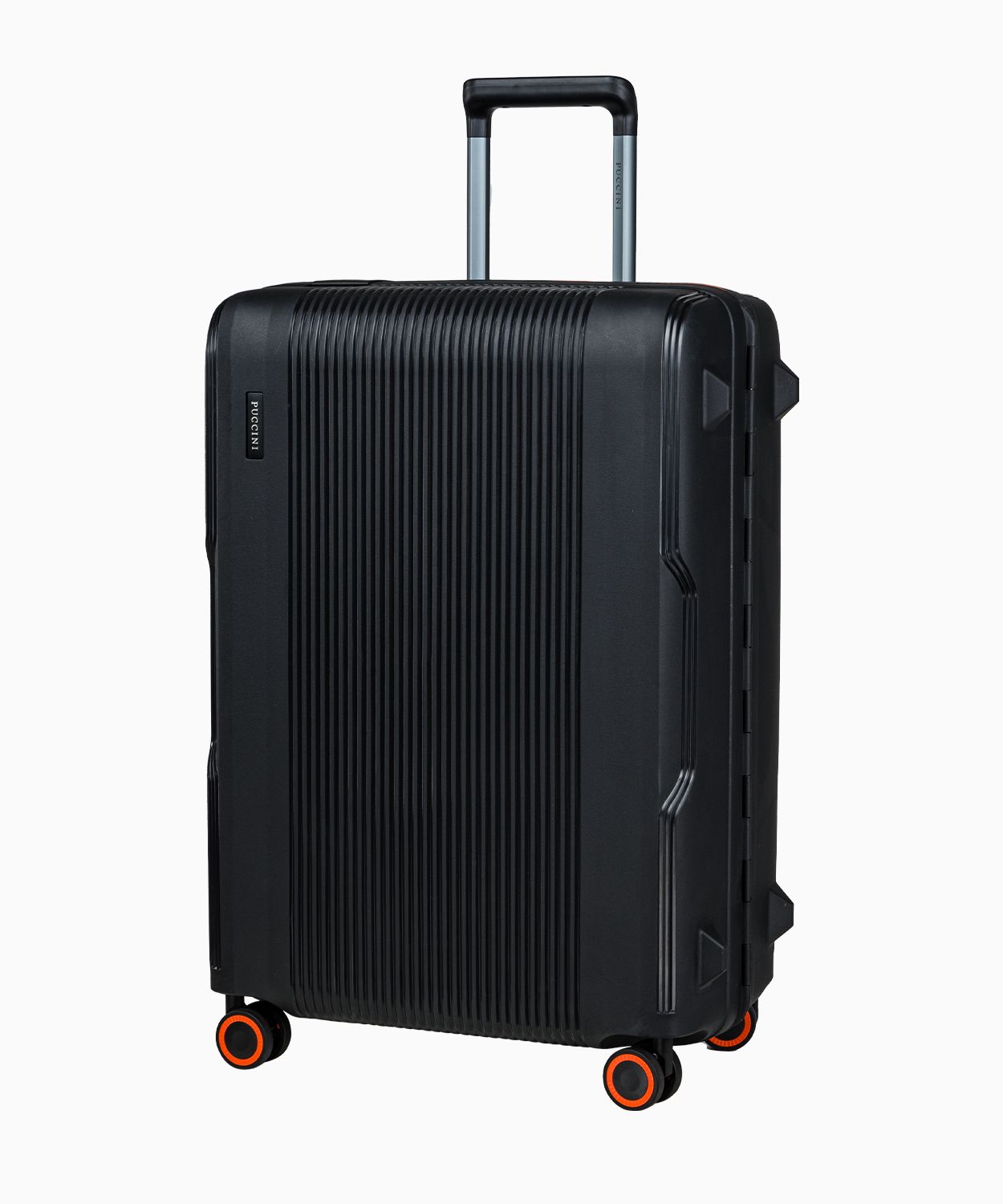 Середня чорна валіза ручної поклажі закрита на пряжки