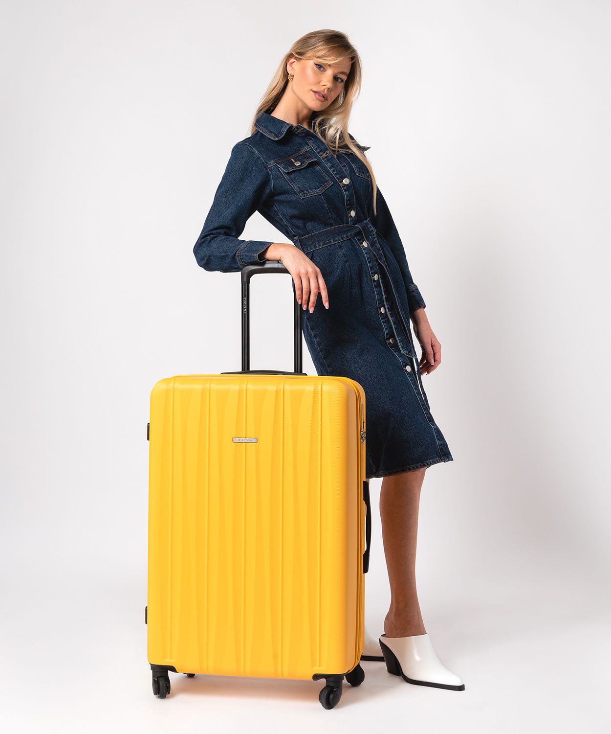 Валізка велика з різьбленням