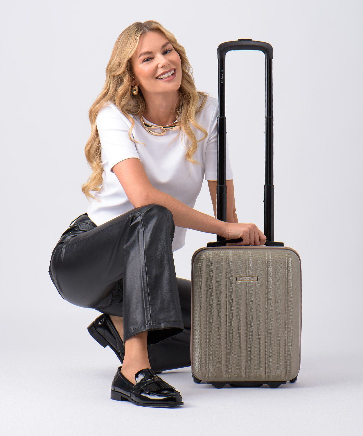 Міні валіза з різьбленням