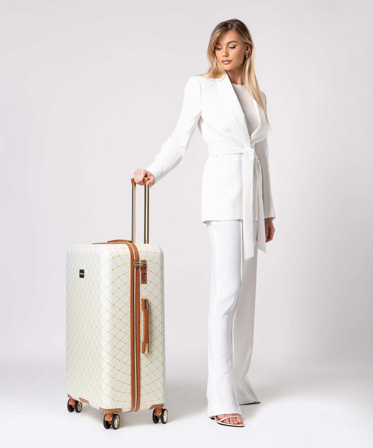 Велика бежева валіза з монограмою