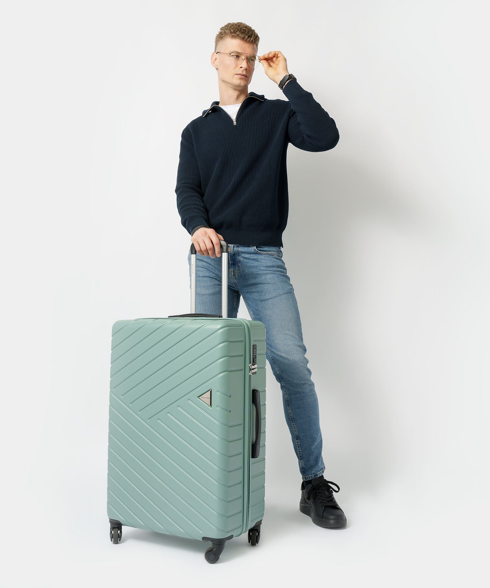 Велика валіза на колесах