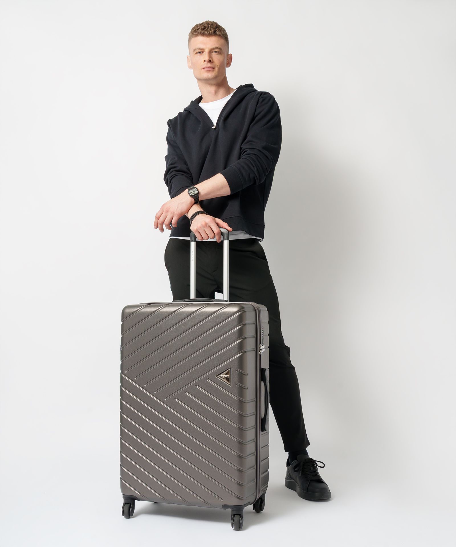 Велика валіза на колесах