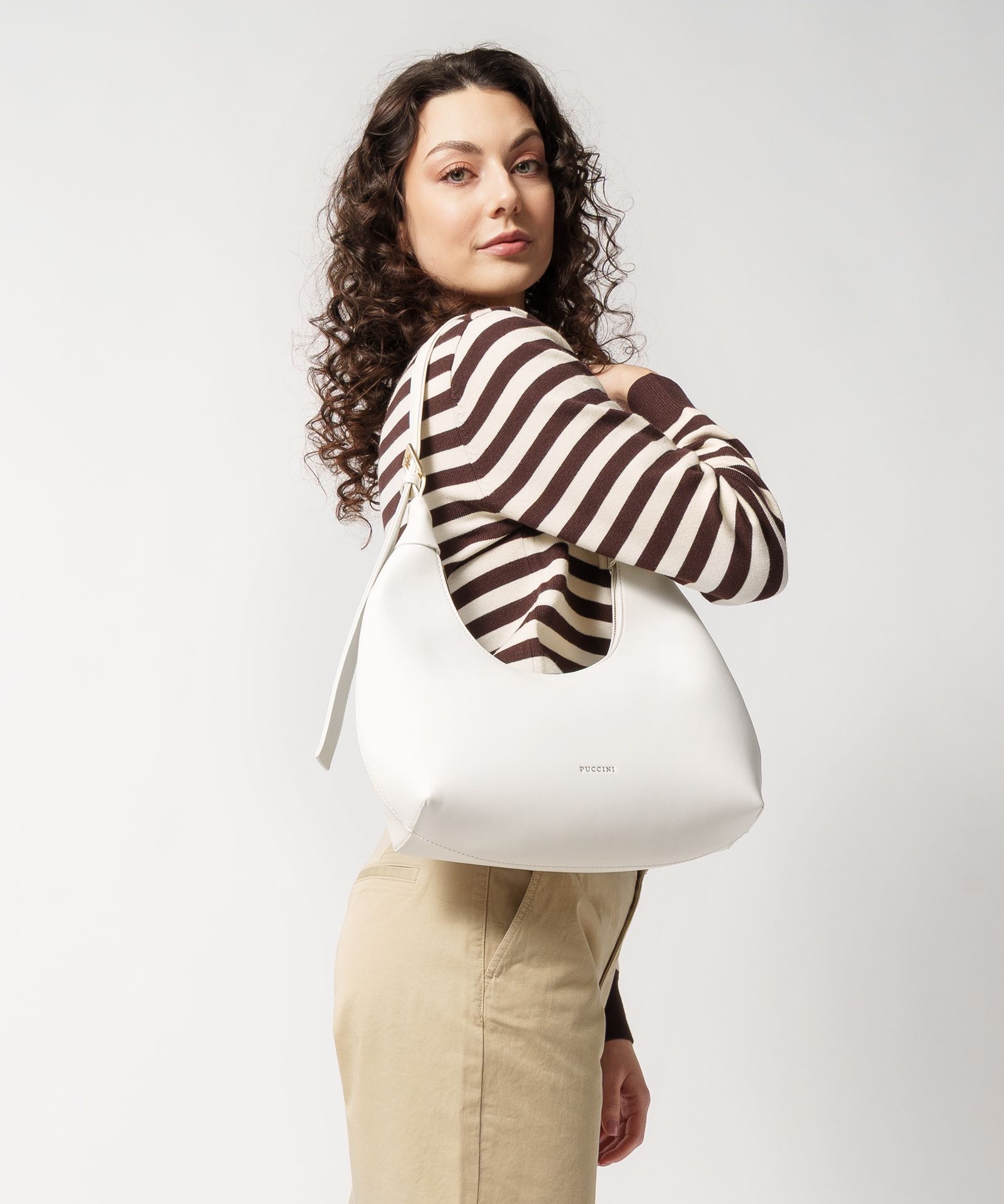 Жіноча сумочка у формі рогу біла