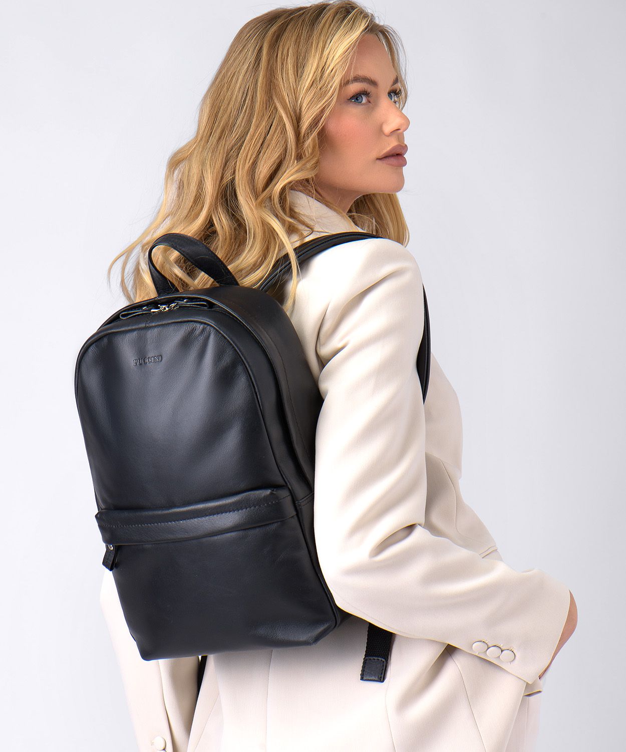 Шкіряний рюкзак чорного кольору