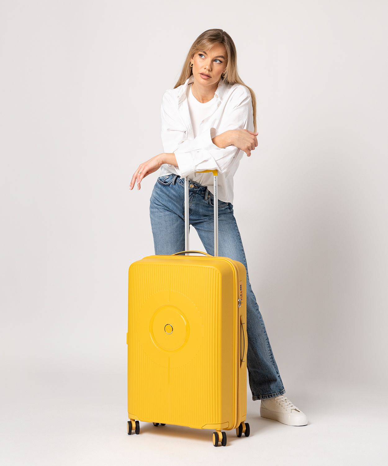 Середня поліпропіленова валіза жовтого кольору з кодовим замком TSA