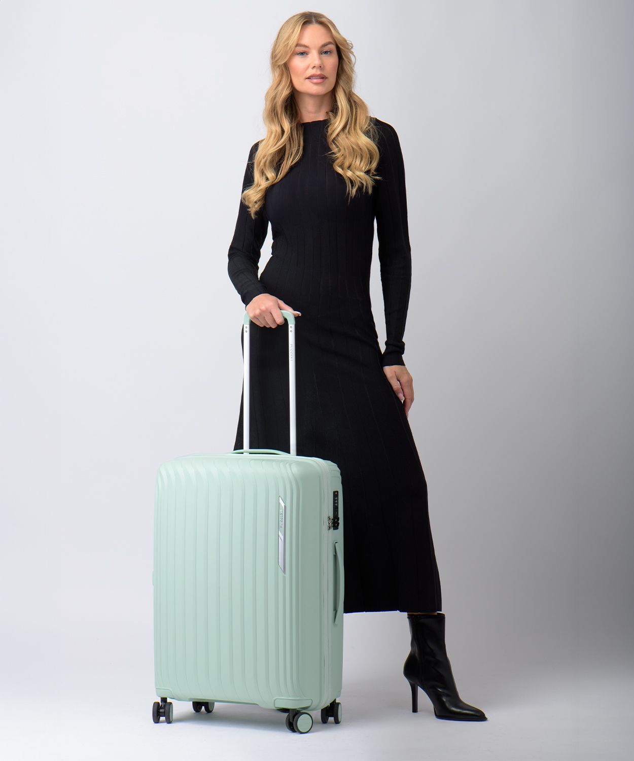 Маленька валіза з ребристого поліпропілену м'ятного кольору