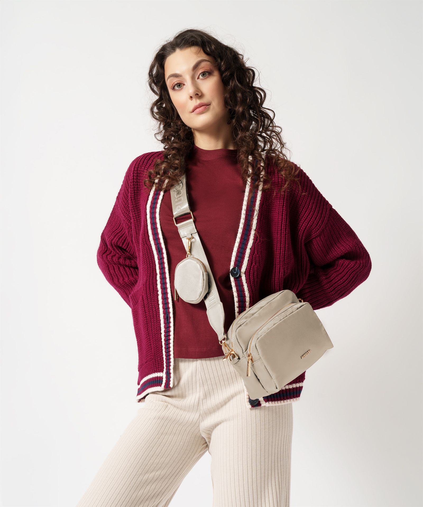 Сумка на широкому ремінці з сумкою бежевого кольору