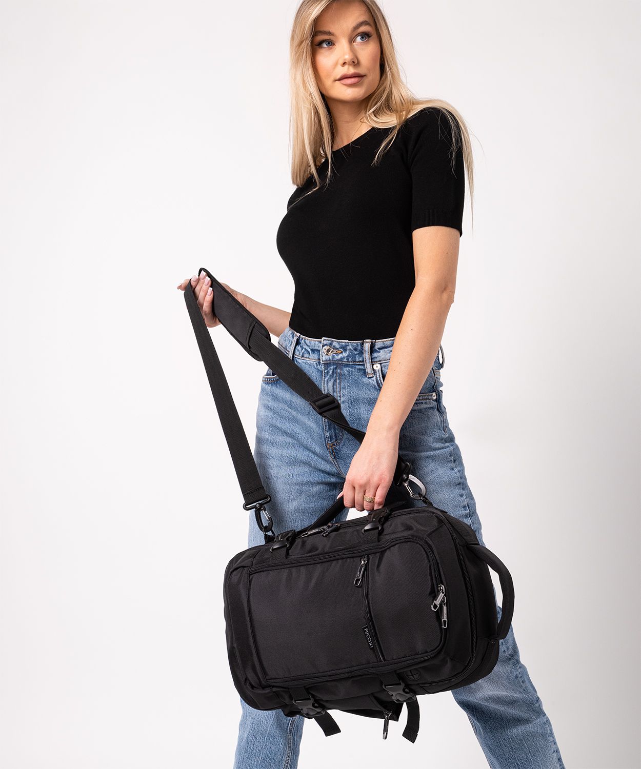 Багатофункціональний рюкзак чорного кольору