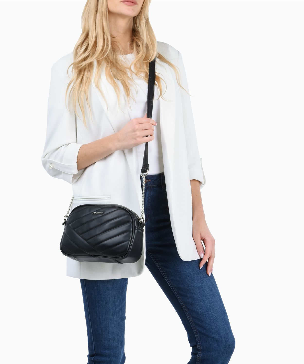 Чорна сумка з декоративною прострочкою на ланцюжках 