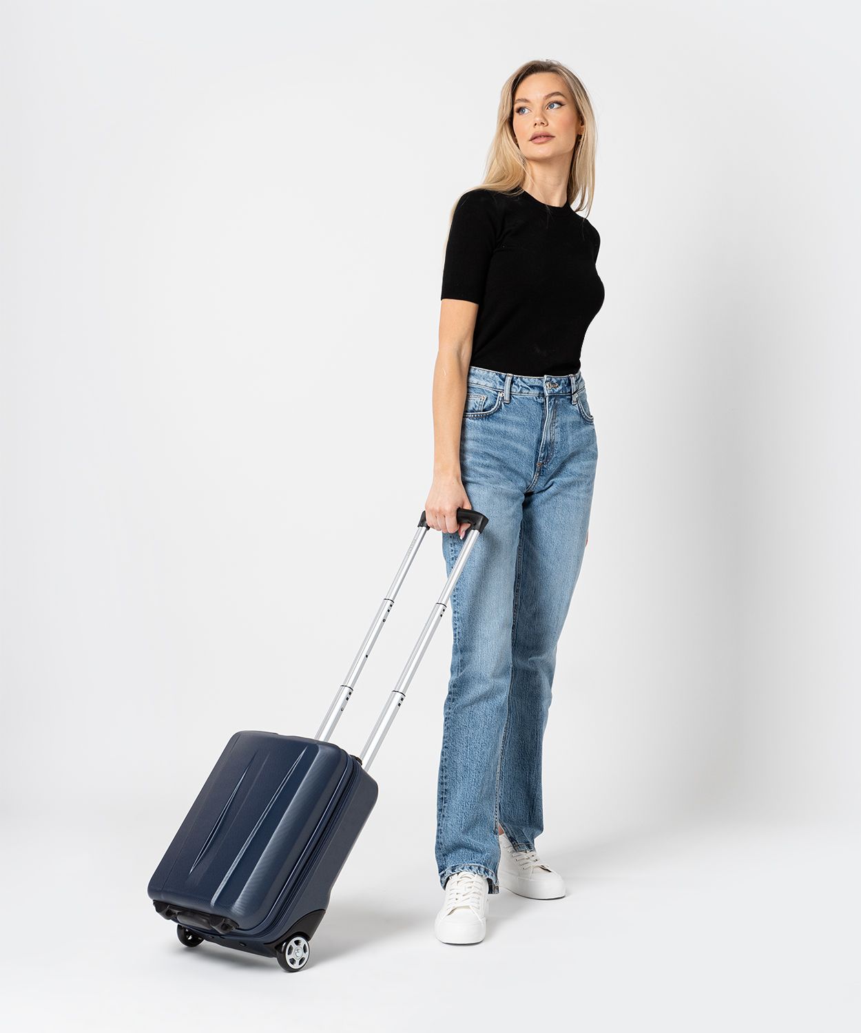 Валізка ручної поклажі синього кольору 