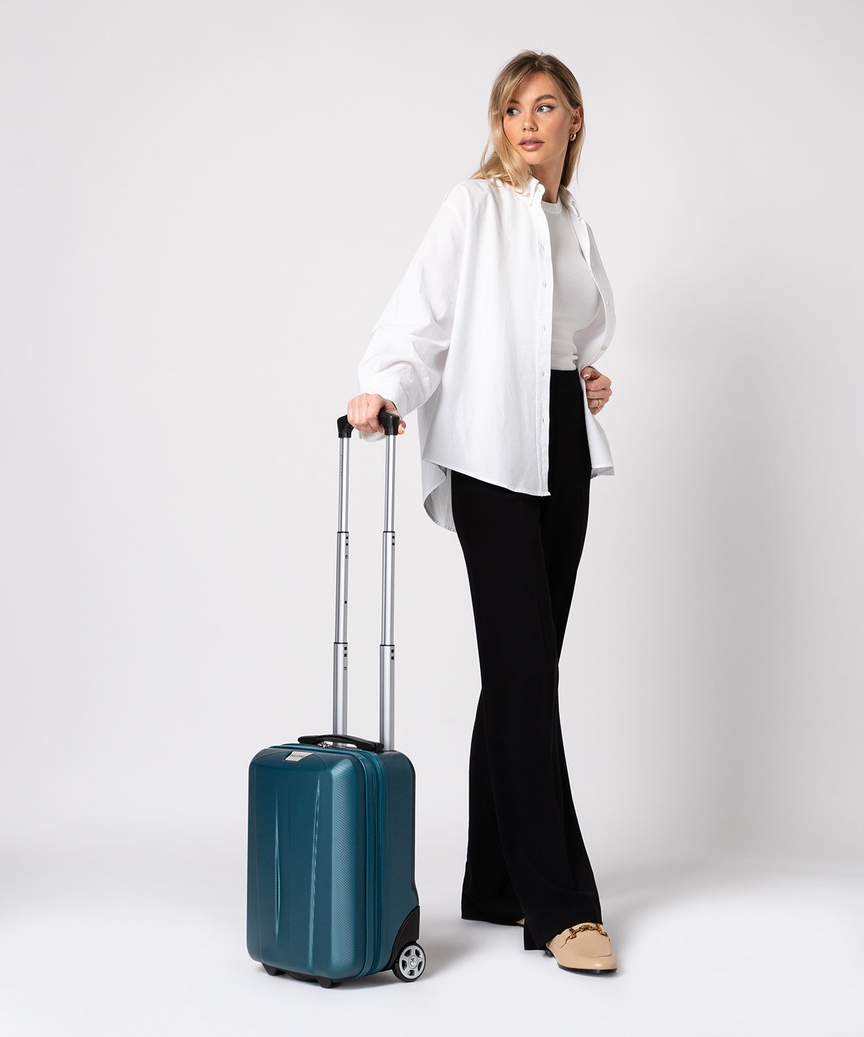 Валізка ручної поклажі зеленого кольору 